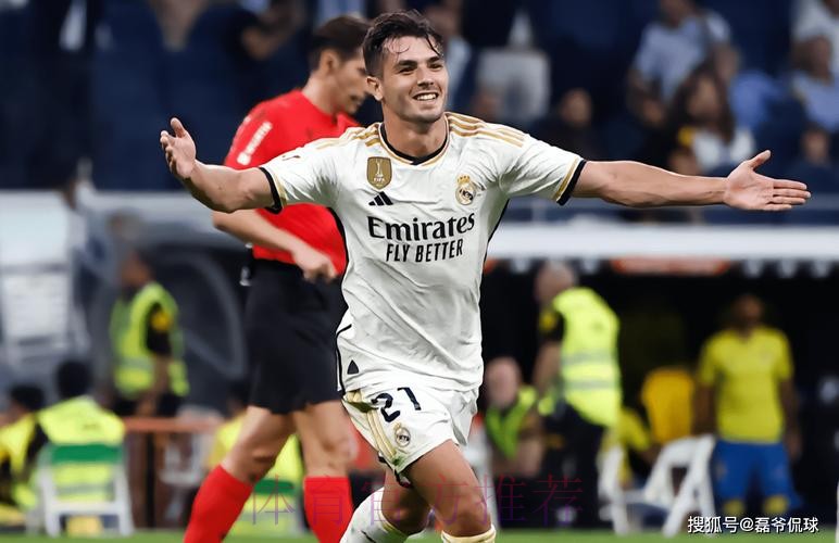 罗体:皇马正考虑留住迪亚斯 并在下赛季给他机会 罗体:皇马正考虑留住迪亚斯 并在下赛季给他机会